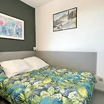 2 Avec Piscine Et Terrasse, A 50m De La - Fr-1-748-9