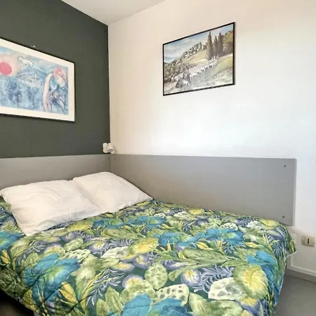 2 Avec Piscine Et Terrasse, A 50m De La - Fr-1-748-9
