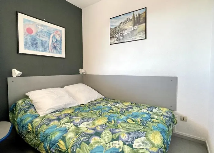 2 Avec Piscine Et Terrasse, A 50m De La - Fr-1-748-9